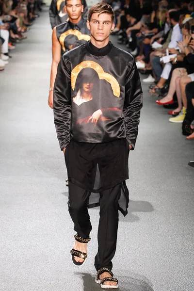 Look 29